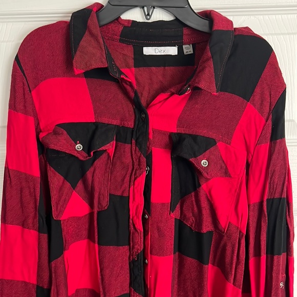 Red black plaid button down size medium - Picture 1 of 3